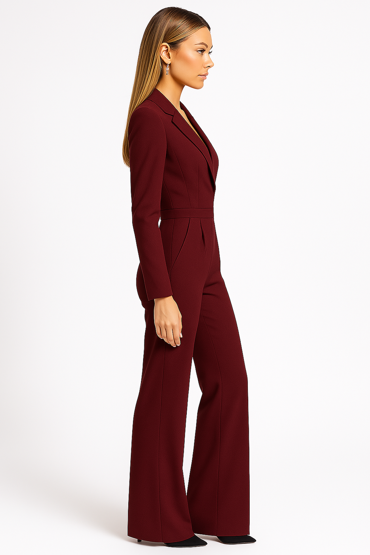 Elegant jumpsuit with long sleeves and wrap design – feminine silhouette for office and evening.