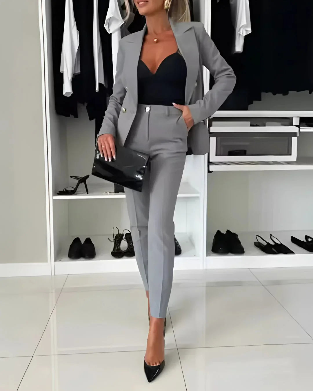 Tailored Double-Breasted Women's Suit with Modern Fit